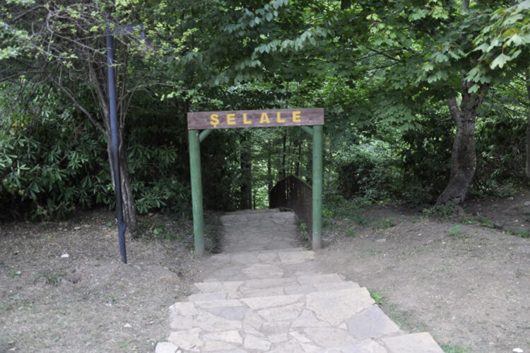Güzeldere Şelalesi Tabiat Parkı Nerede? - Nasıl Gidilir?