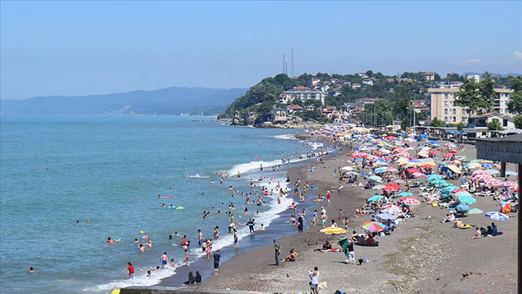 Akçakoca'da Denize Girmek Yasaklandı