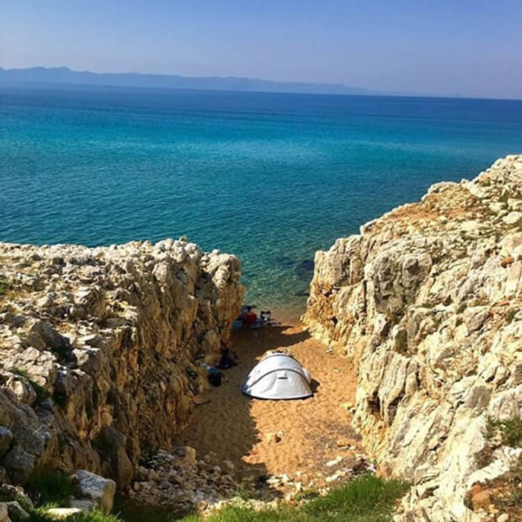 İtalyan Koyu Kamp Alanı