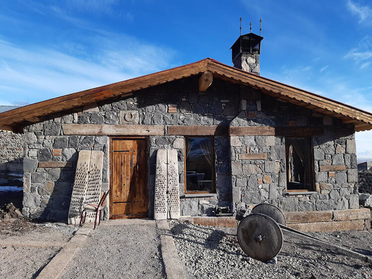 Kars'ta Bir Köy Dağ Evi
