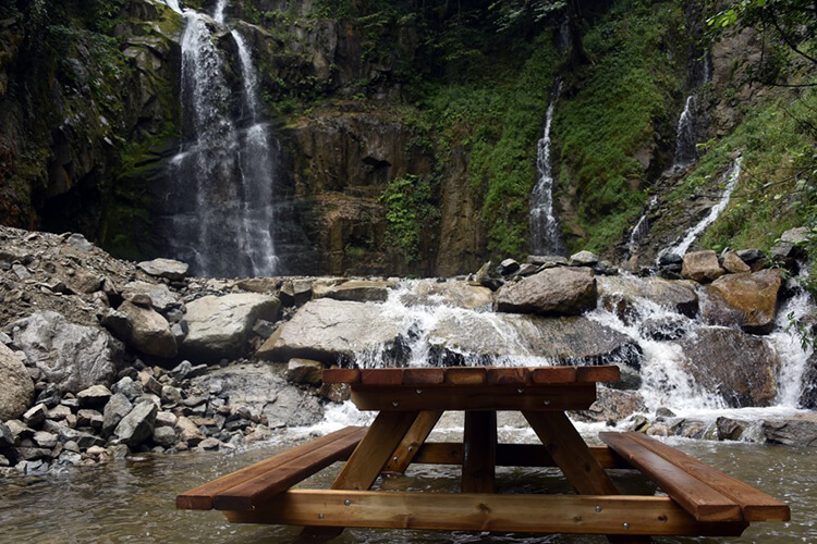 Çağlayandibi Şelalesi Tabiat Parkı Kamp Alanı