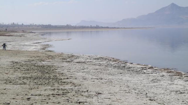 İskele Gölden 18 Metre Uzaklaştı