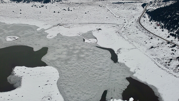 Bolu'da Yer Alan Seben Gölü Buz Tuttu
