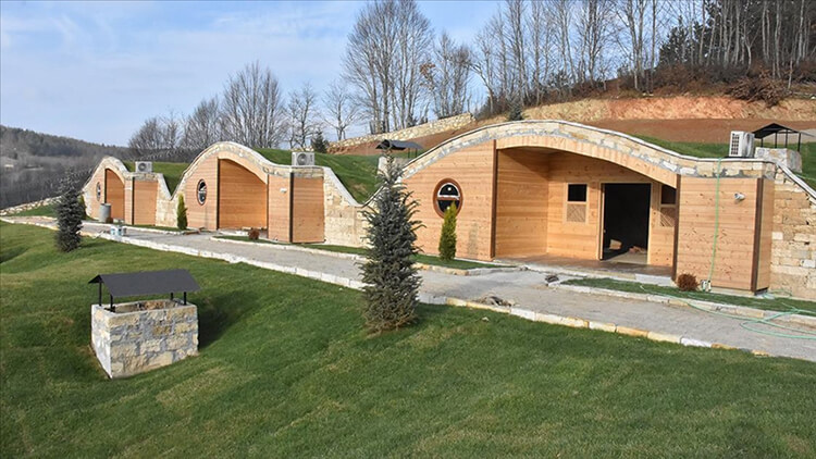 Bursa İznik'e Hobbit Evler ve Bungalov Evler Yapıldı