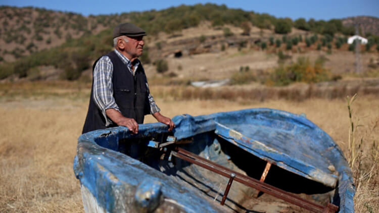 Sandallar Karaya Oturdu, Balıkçılık ve Çiftçilik Yapılamaz Hale Geldi