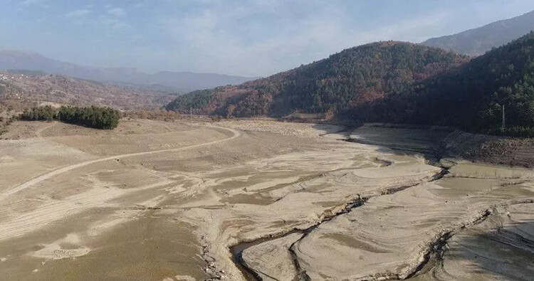 Nilüfer Barajı'nda Bir Damla Su Kalmadı