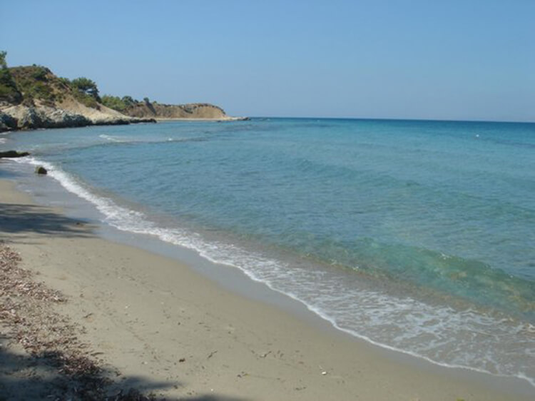 Kabatepe Plajı (Kabatepe Orman Kampı)