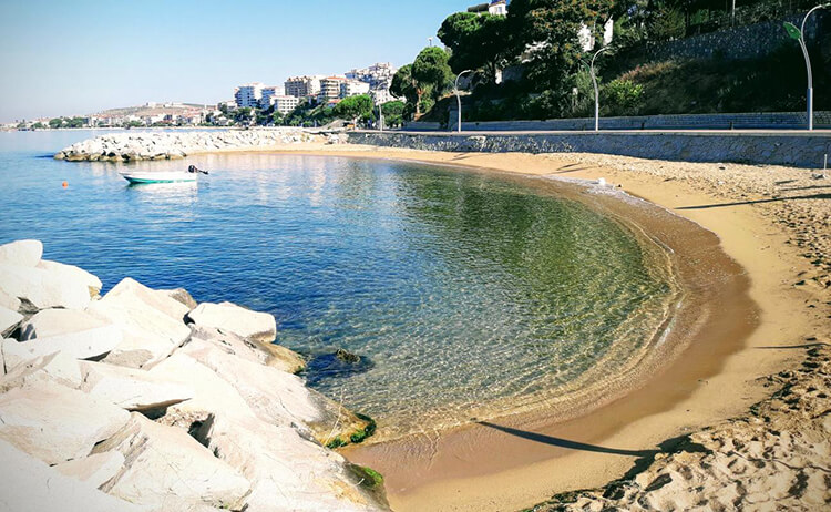 Armutlu Plajı