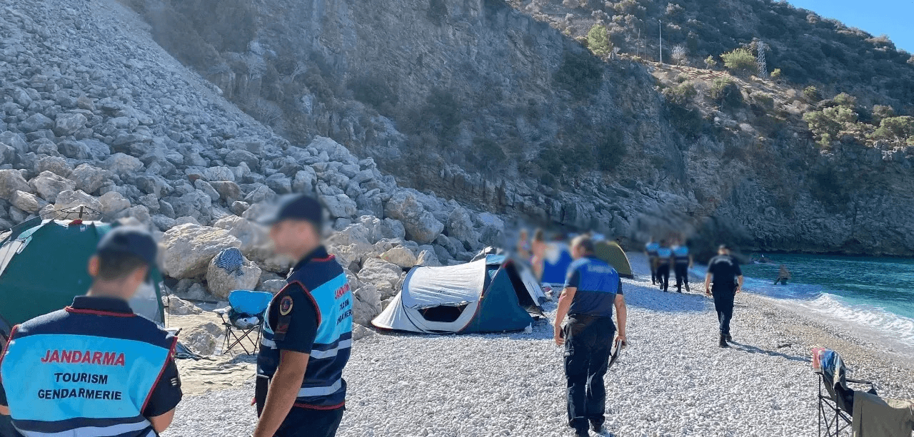 Muğla Ölüdeniz'de Kamp Çadırları Kaldırıldı