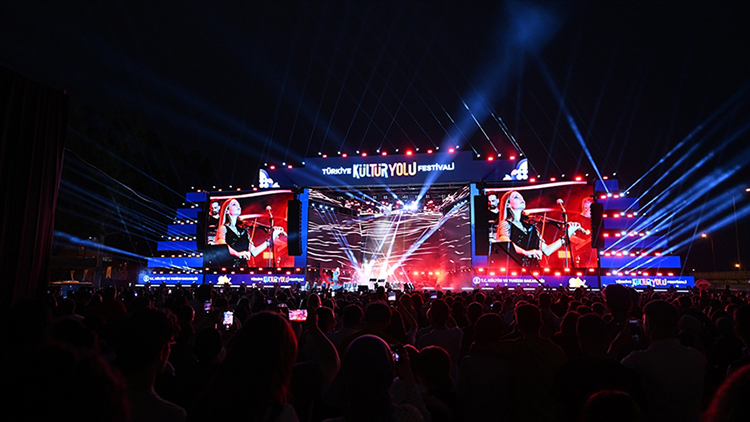 Kasım 2025 Konserleri Listesi – Kasım Ayında Gidebileceğiniz Konserler Listesi