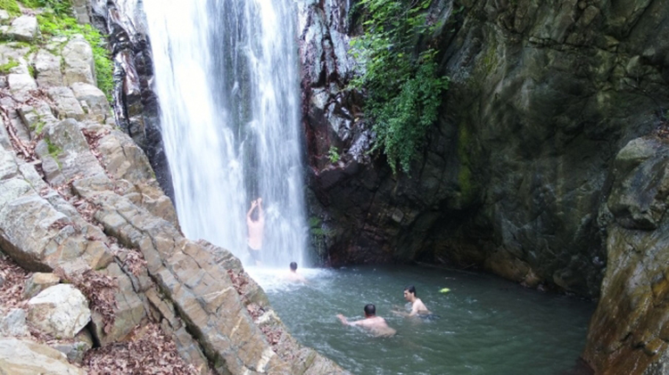Çokran Şelalesi - Mavi Göl