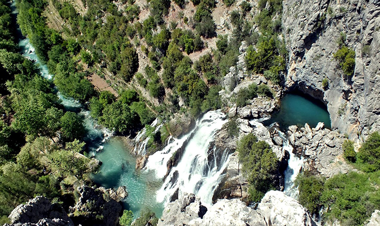 Çündüre Uçansu Şelalesi