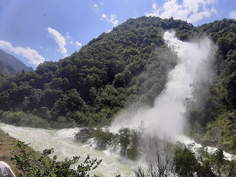 Doğankent Şelalesi