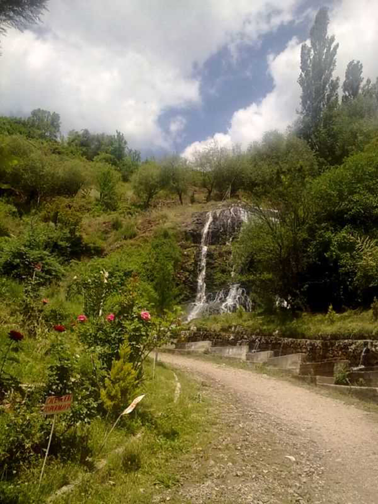 Homa Gümüşsu Şelalesi