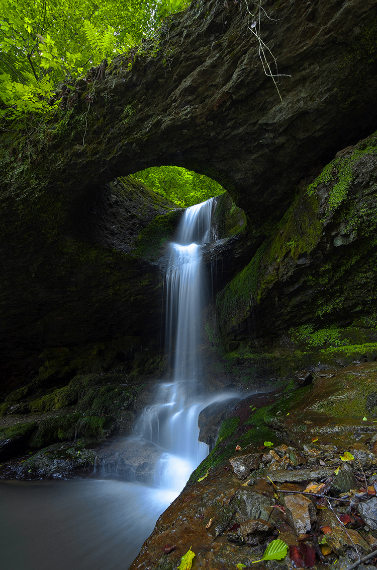 Murgul Deliklikaya Şelalesi