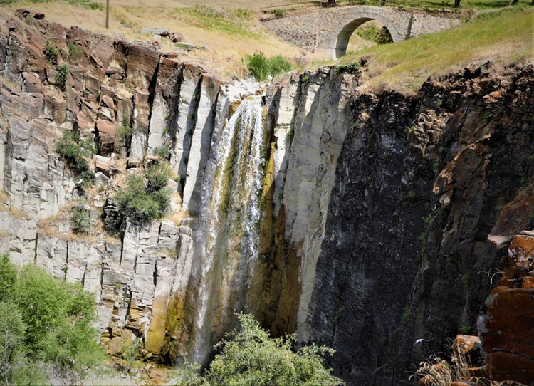 Nişankaya Şelalesi