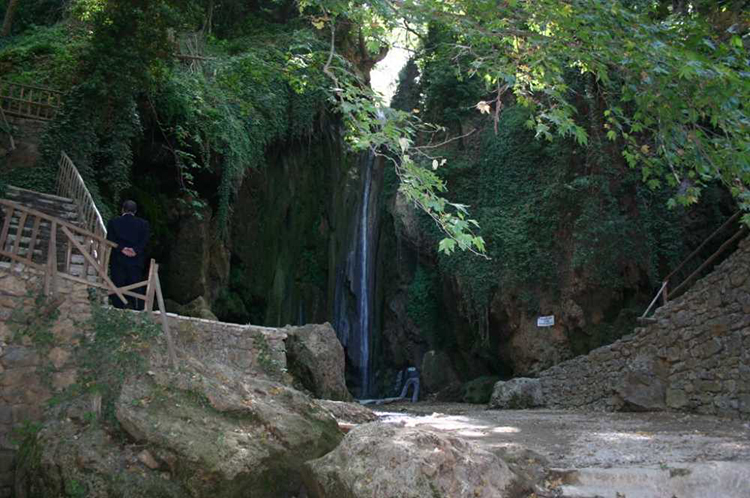 Sakızcılar Asmaaltı Şelalesi