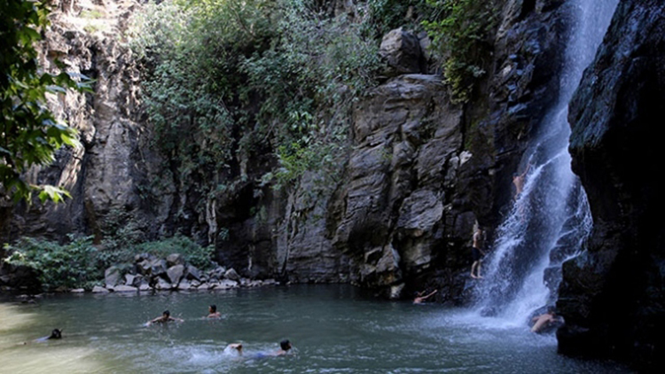 Şeyhandede Şelalesi