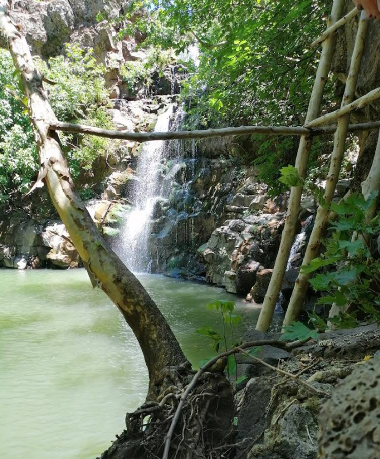 Yabanardı (Miyalan) Şelalesi